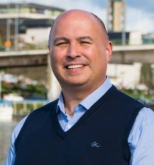 Dr. Fernando de la Costa